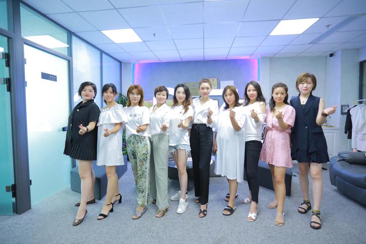 美女老师被我上的相关介绍