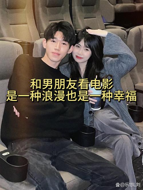 # 情侣影院亲密体验：私密空间的情感升温指南

（长尾关键词：电影院私密约会技巧、情侣影院安全互动、公共场所亲密行为边界）