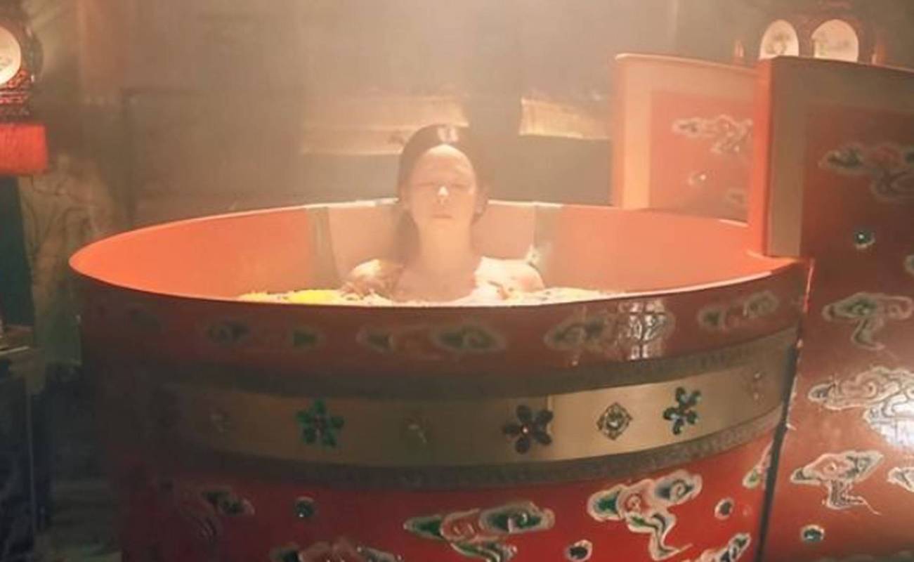 富婆看毛片的相关介绍