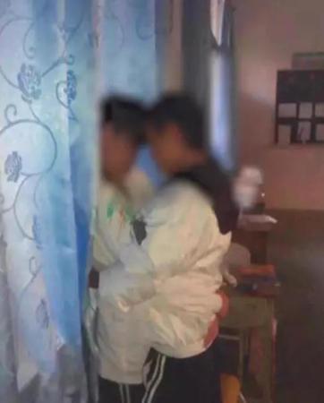 教室激情瞬间：学生课堂互动啪啪啪实录，还原真实教学场景与青春记忆