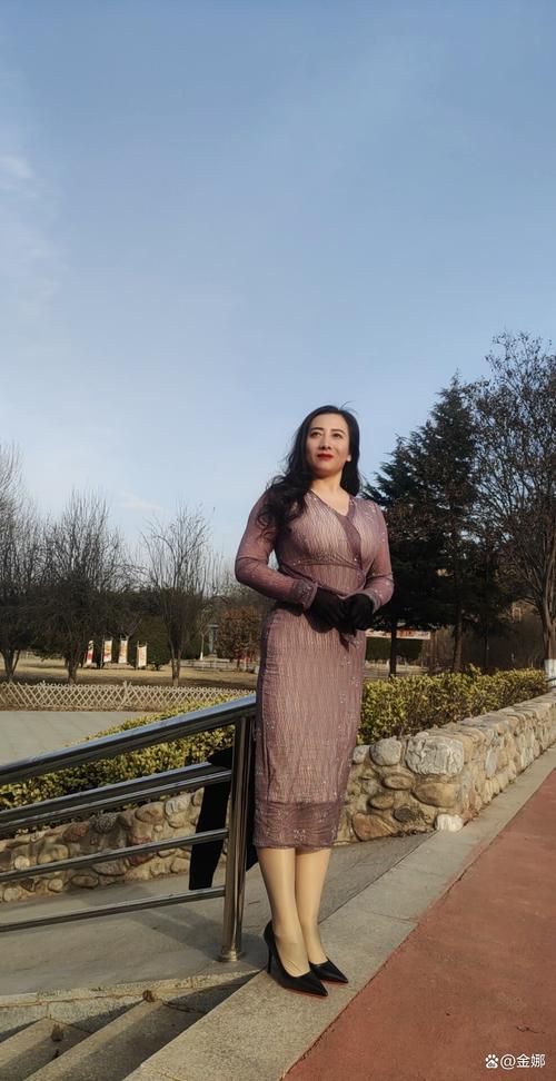 美女老师叉开腿让我操的相关介绍