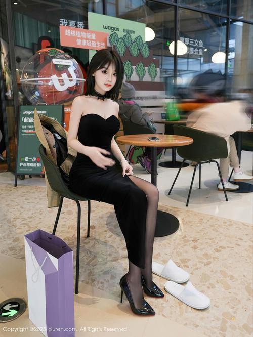 狂操美女教师的相关介绍