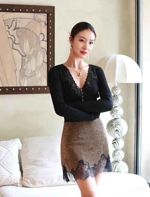 日女秘书的相关介绍