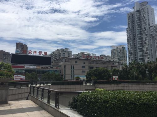 美女老师舔我的相关介绍