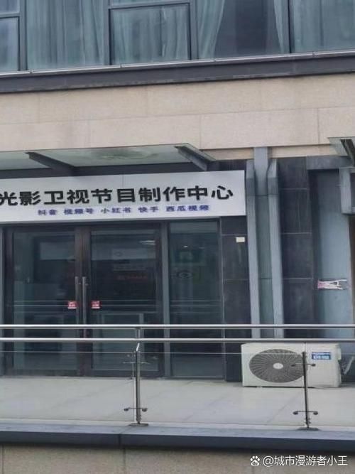妻子的欲望激情小说：深夜的秘密与情感交织，长尾关键词：婚后情感挣扎、激情与背叛、欲望觉醒的禁忌之恋