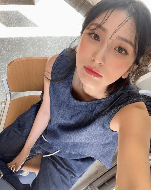 亚洲精品少妇穿搭指南:成熟魅力与时尚品味的完美融合
