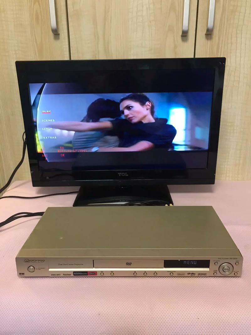 爆操美女老师的相关介绍