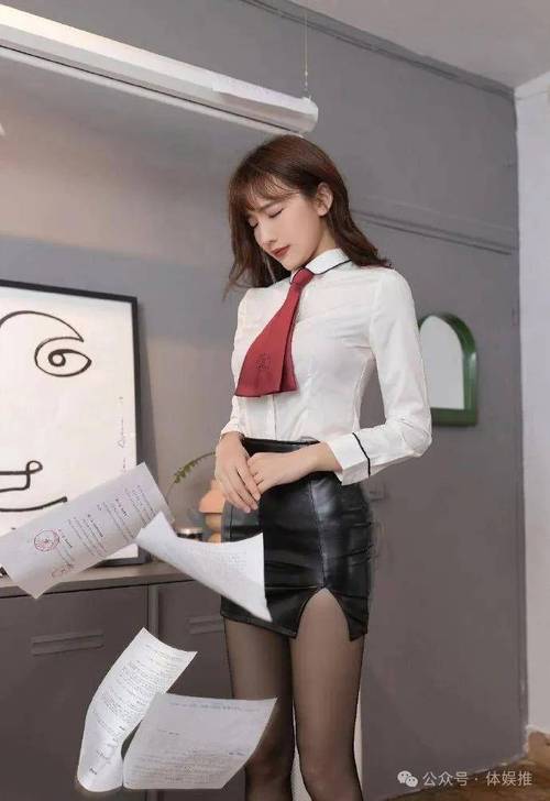 风骚的女秘书的相关介绍