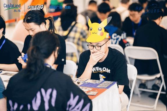 一边亲一边摸下面.的相关介绍