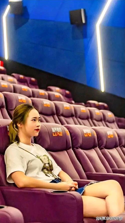 把美女按在床上狂草av的相关介绍
