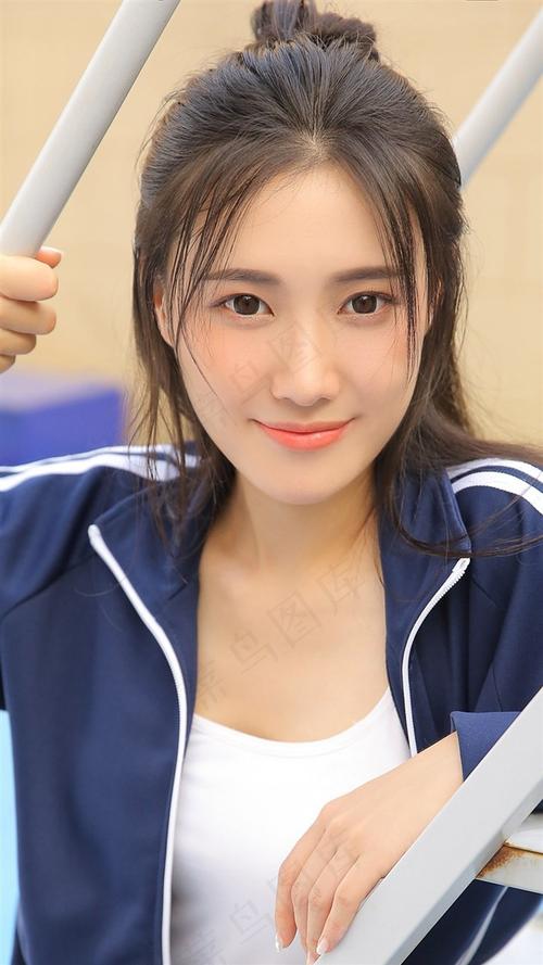 操哭妹子的相关介绍