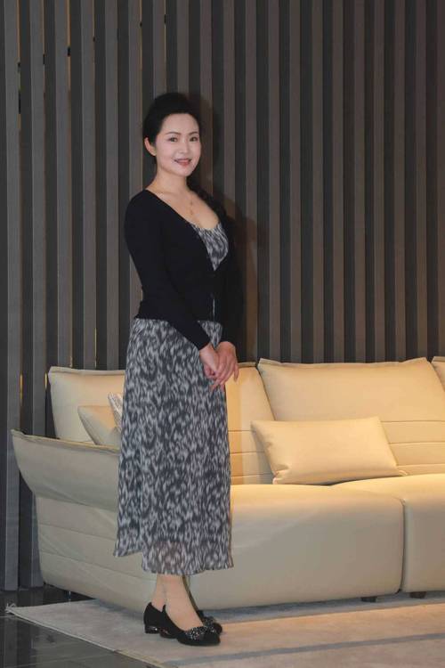 一边摸下面一边揉上面的相关介绍